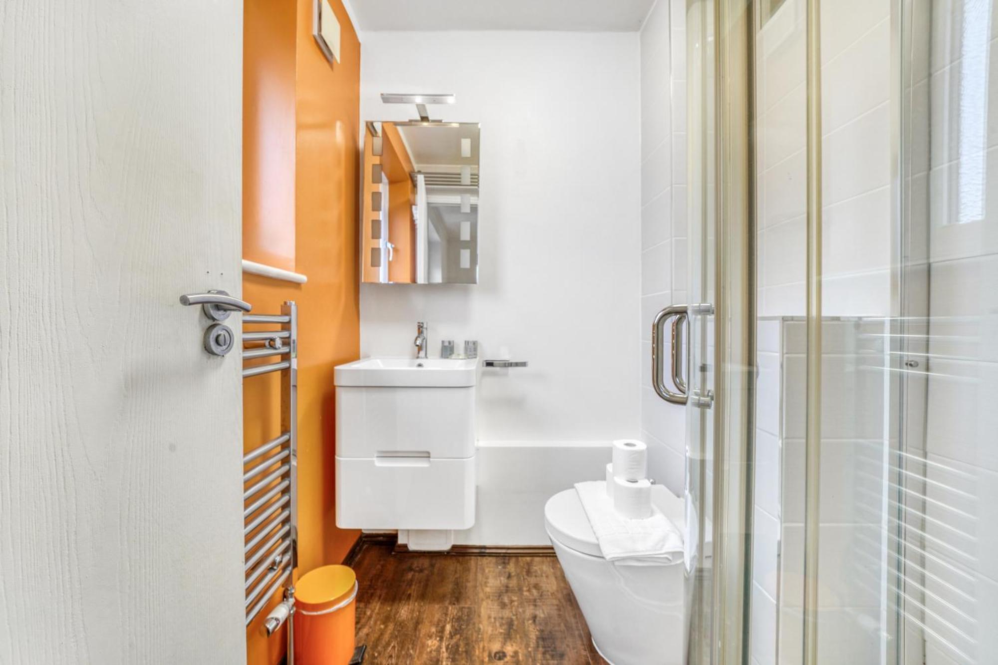 Executive 4 Bedroom Town House In Canada Water Free Wifi & Parking By City Stay Aparts 런던 외부 사진